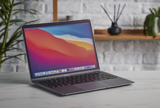 Macbook Air M1 có tốt không? Có nên mua dòng máy này?